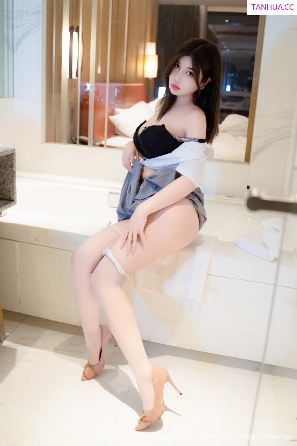 周九九 周jojobaby [XiuRen]高清写真图 2024.08.26 No.9066 周jojobaby 美腿丝袜第46张图片